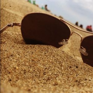 Meet your Posher, Leila